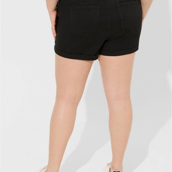 Torrid 3.5"" Pull-On Weekend Mid-Rise Utility Short Size 3/3X Black - Picture 2 of 8